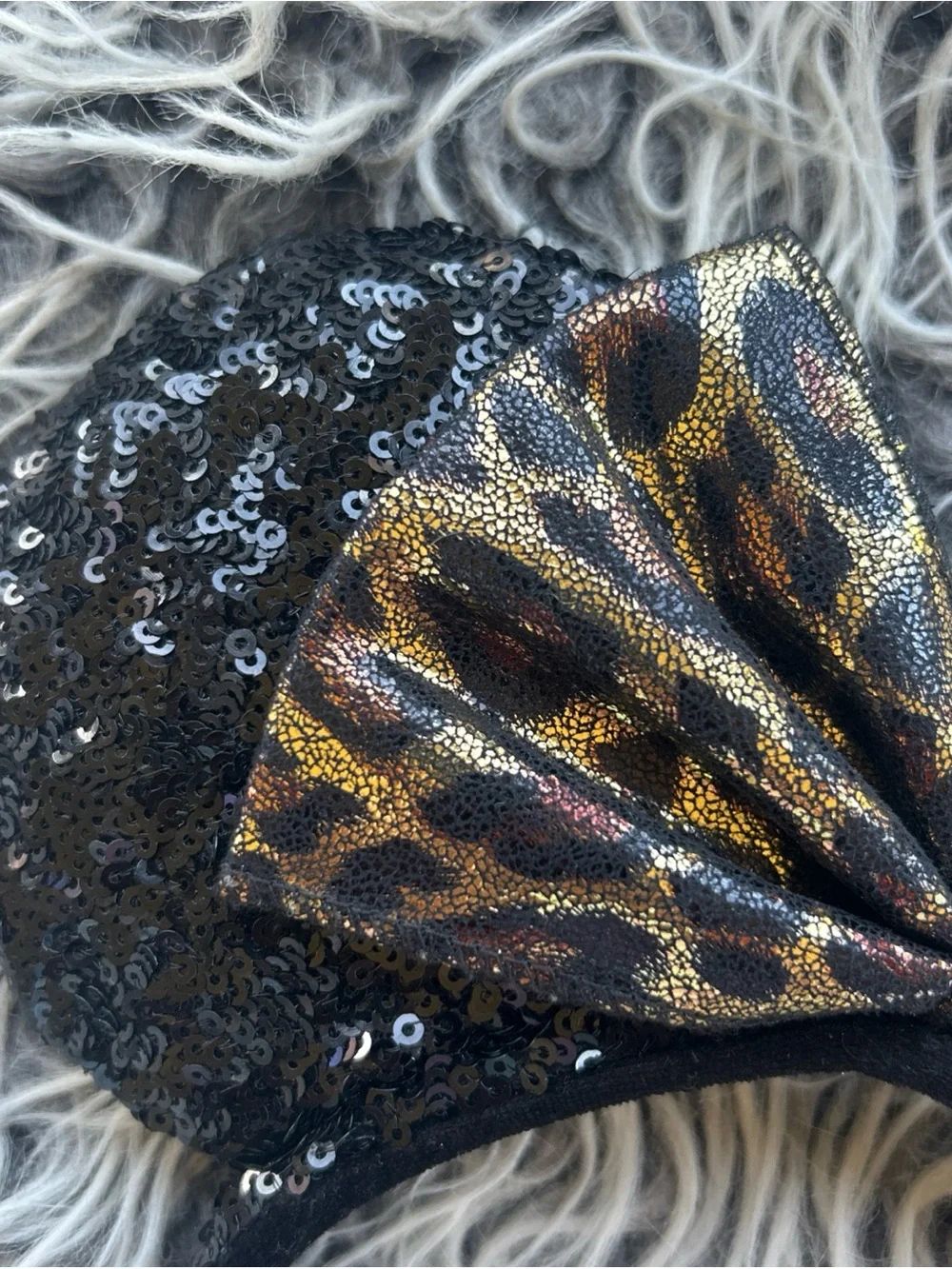 Disney black leopard bow Minnie ears headband Animal Print Disney Parks Sequins.